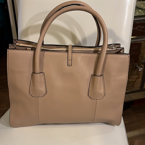 Cream Leather Satchel with Gold Clasp - Picture 9 of 16